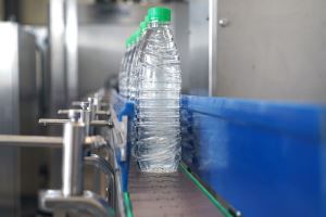 Macchina riempitrice per lattine per bevande
